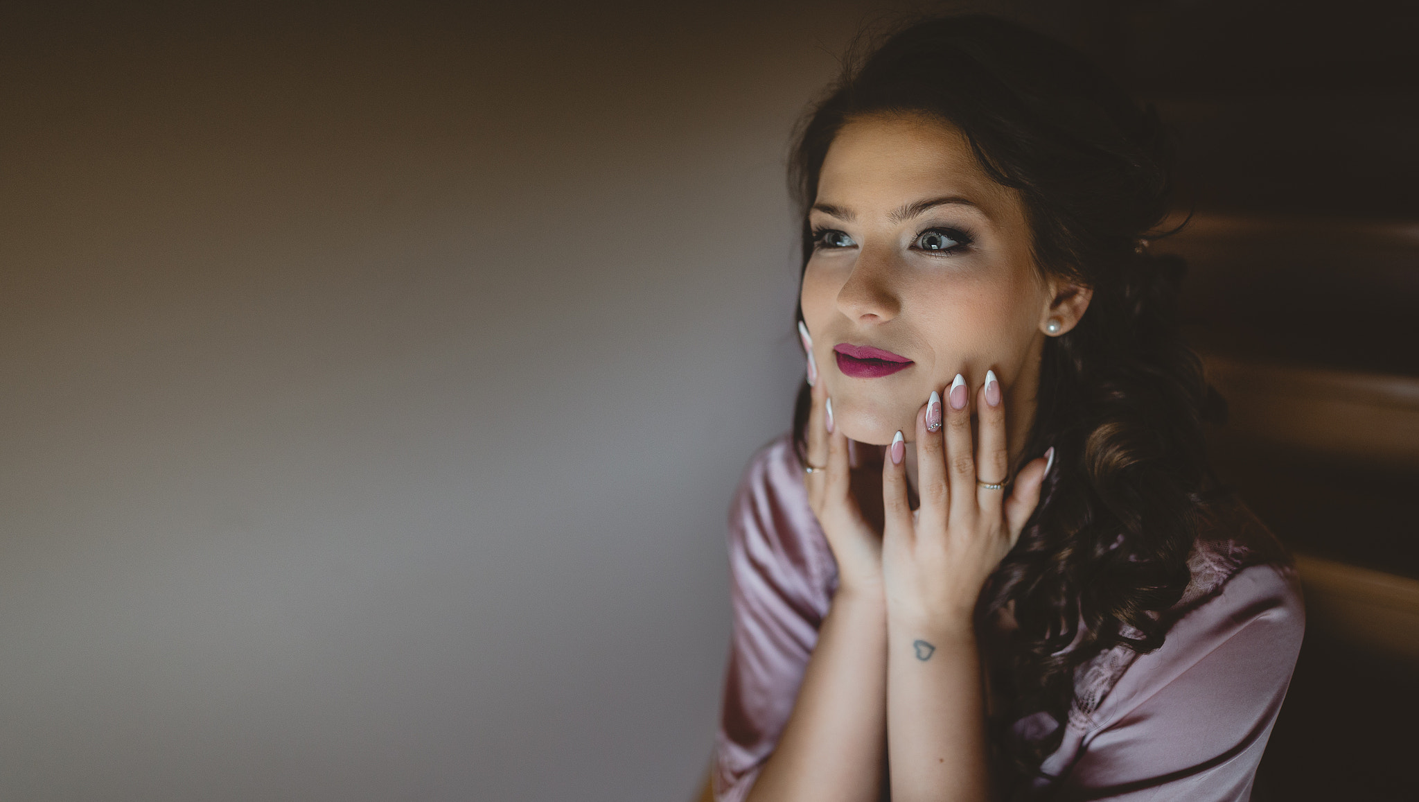 Sigma 24mm F1.4 DG HSM Art sample photo. Morning with the bride photography