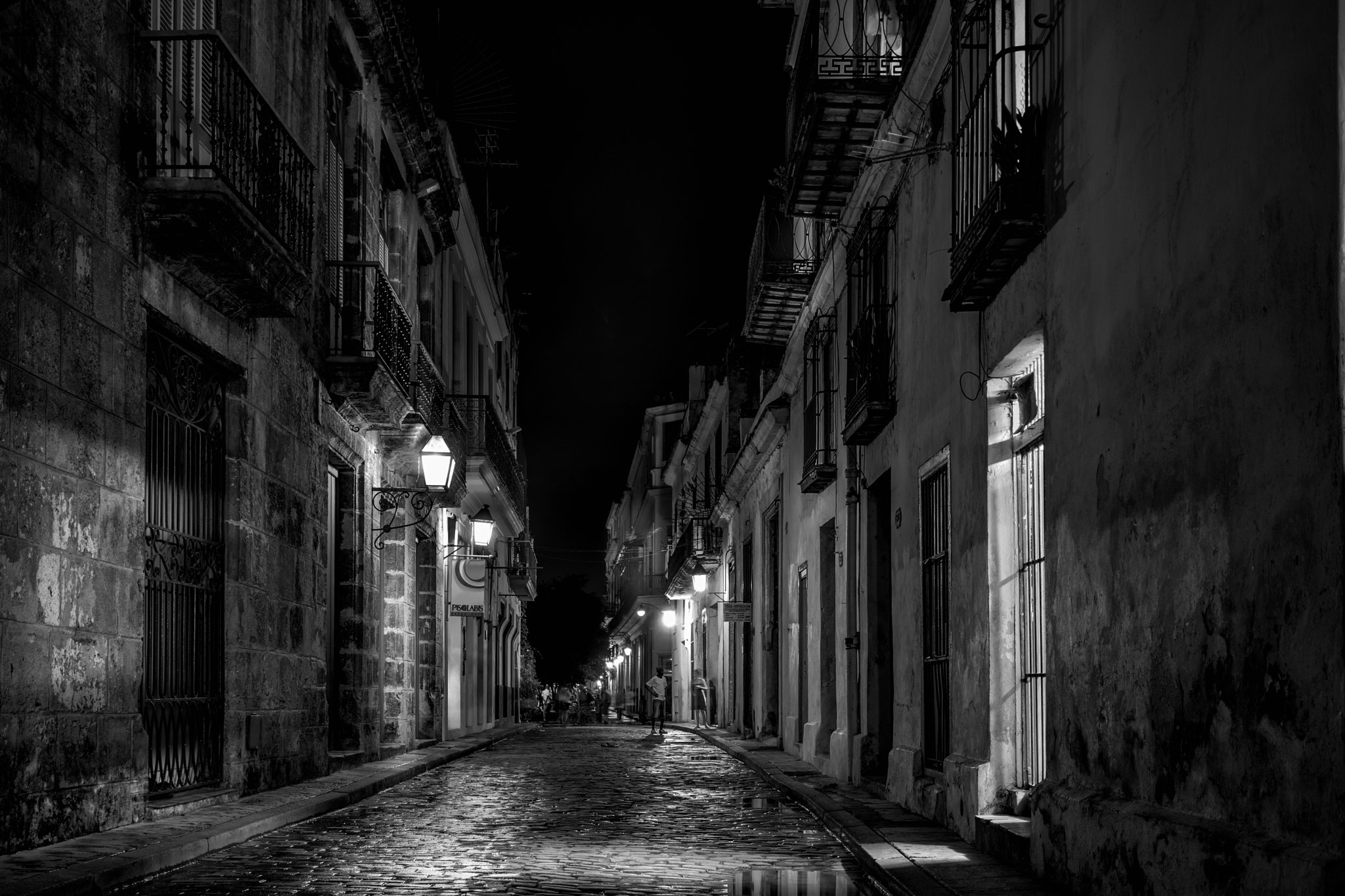 Sony a7 + Sony Sonnar T* FE 35mm F2.8 ZA sample photo. Night photography