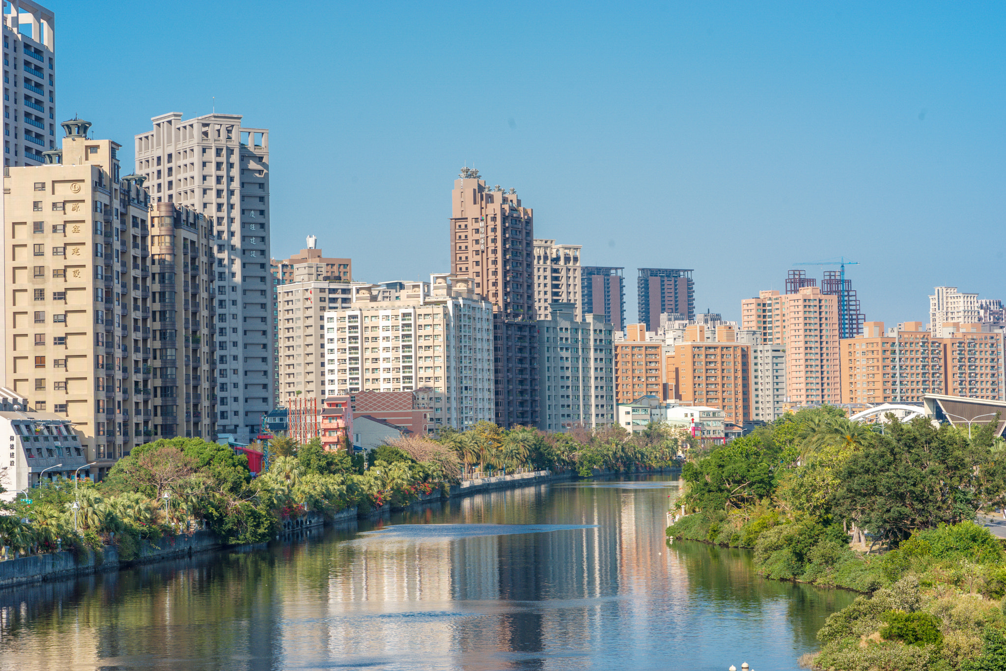 Sony a7 II sample photo. Skyscraper&love river photography