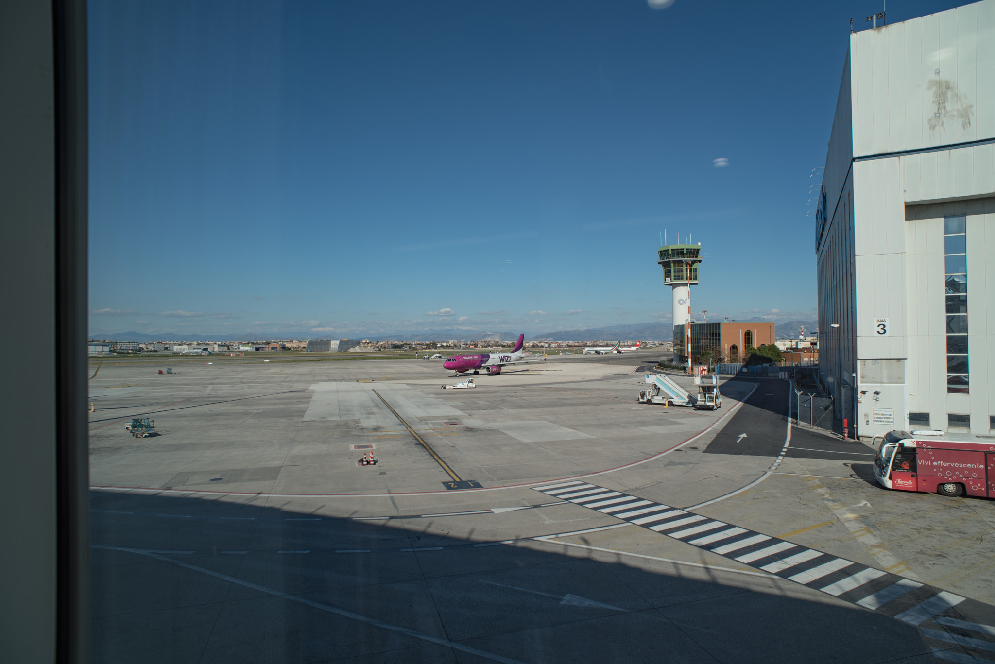 AF Nikkor 20mm f/2.8 sample photo. Way home photography