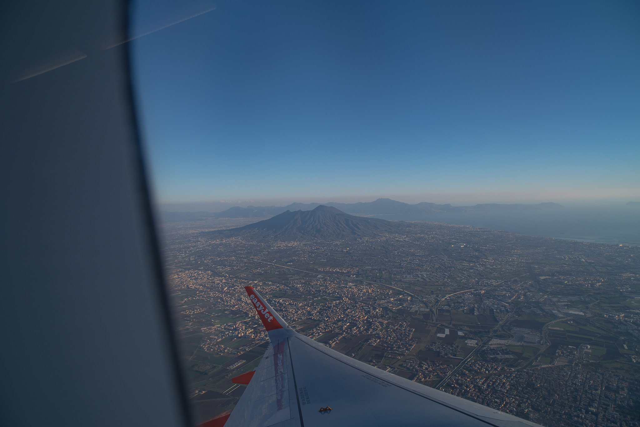 AF Nikkor 20mm f/2.8 sample photo. Wing photography