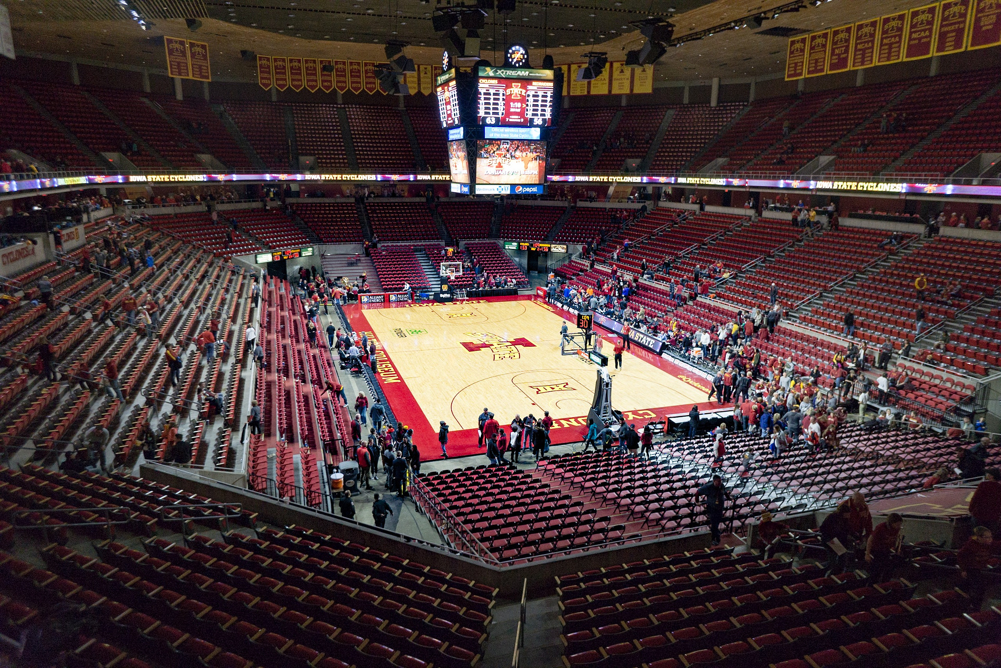 Sony a6000 + Sony E 16mm F2.8 sample photo. Hilton coliseum, ames iowa photography