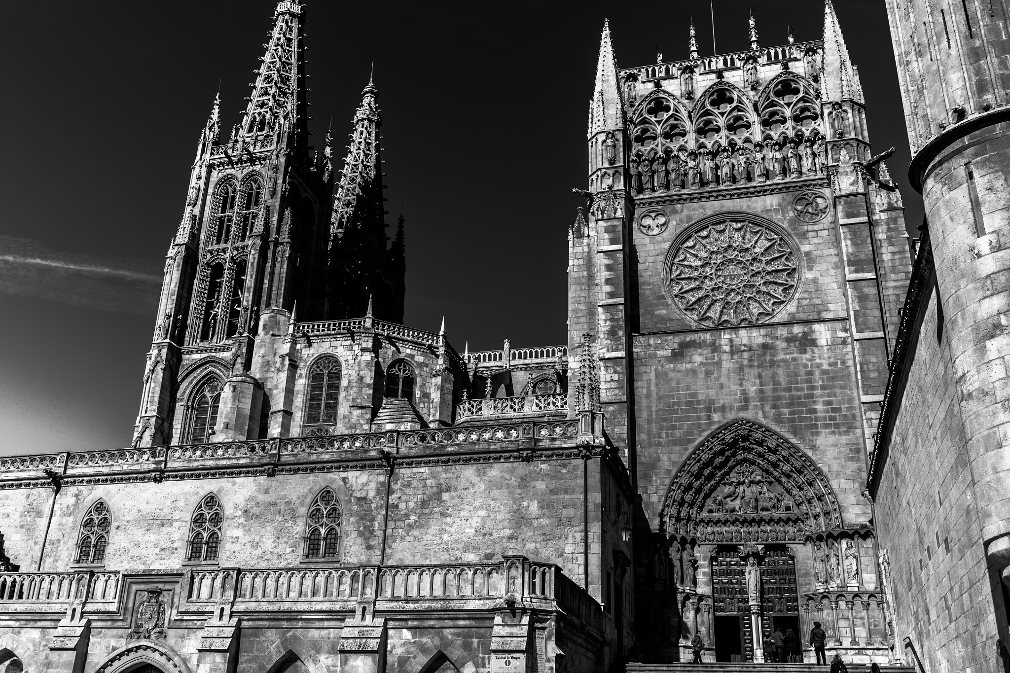 Canon EOS 5DS R + Canon EF 35mm F1.4L II USM sample photo. Fachada catedral de burgos b&w photography