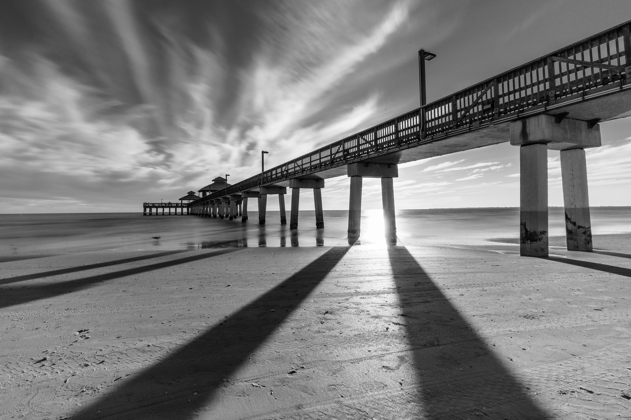 Voigtlander SUPER WIDE-HELIAR 15mm F4.5 III sample photo. Fort myers beach pier photography