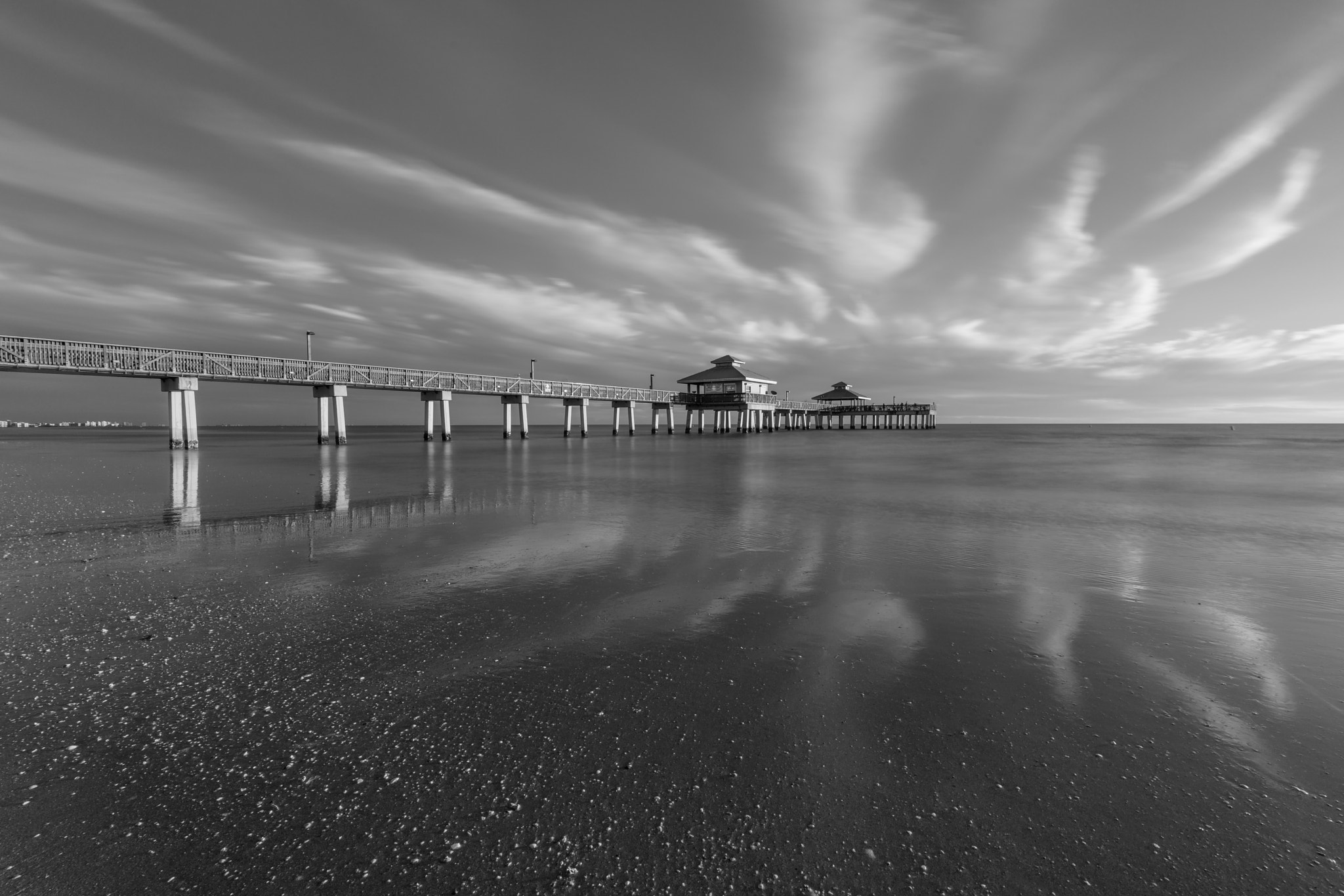 Sony a7R II + Voigtlander SUPER WIDE-HELIAR 15mm F4.5 III sample photo. Fort myers beach pier photography