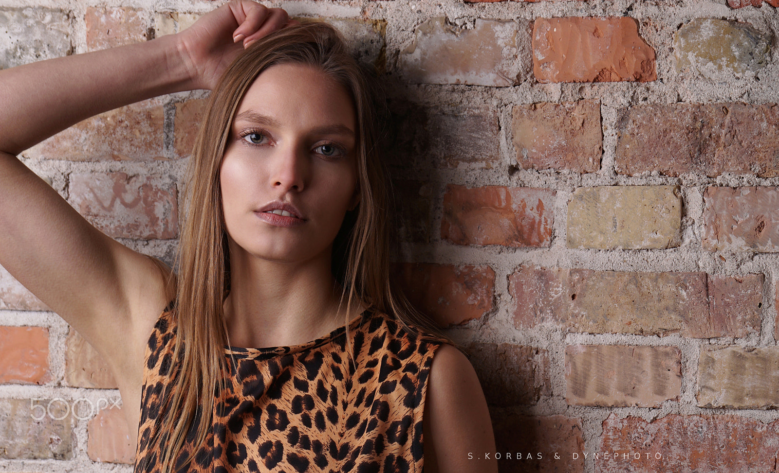 Sony FE 70-200mm F4 G OSS sample photo. Brick portrait with klaudia photography