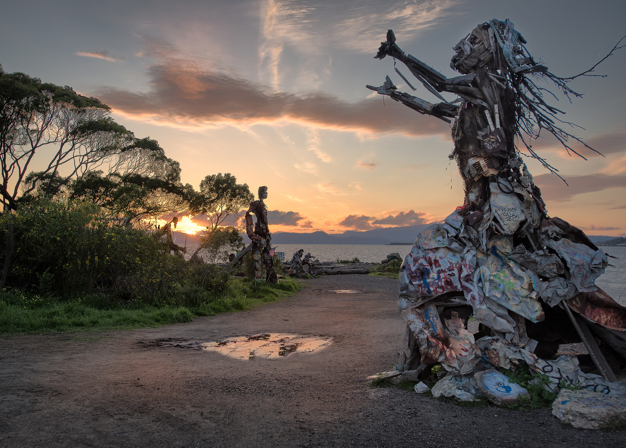 Nikon AF-S Nikkor 17-35mm F2.8D ED-IF sample photo. Albany bulb statues photography