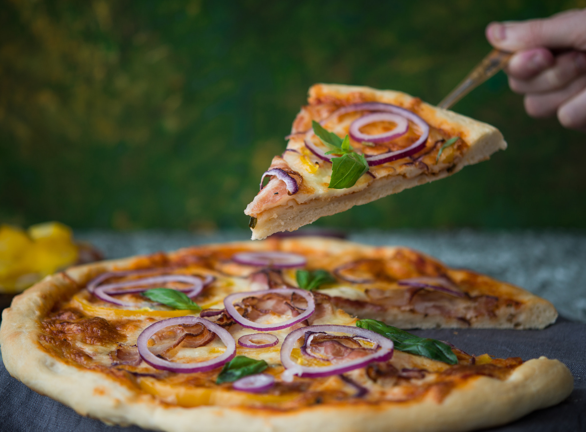 Nikon AF-S Micro-Nikkor 60mm F2.8G ED sample photo. Homemade pizza photography
