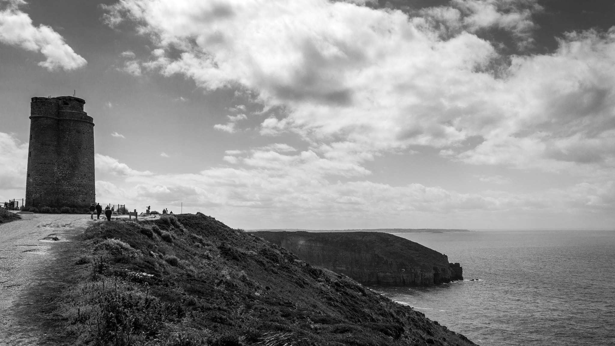 Canon EF-S 18-55mm F3.5-5.6 IS sample photo. The tip of the lighthouse photography
