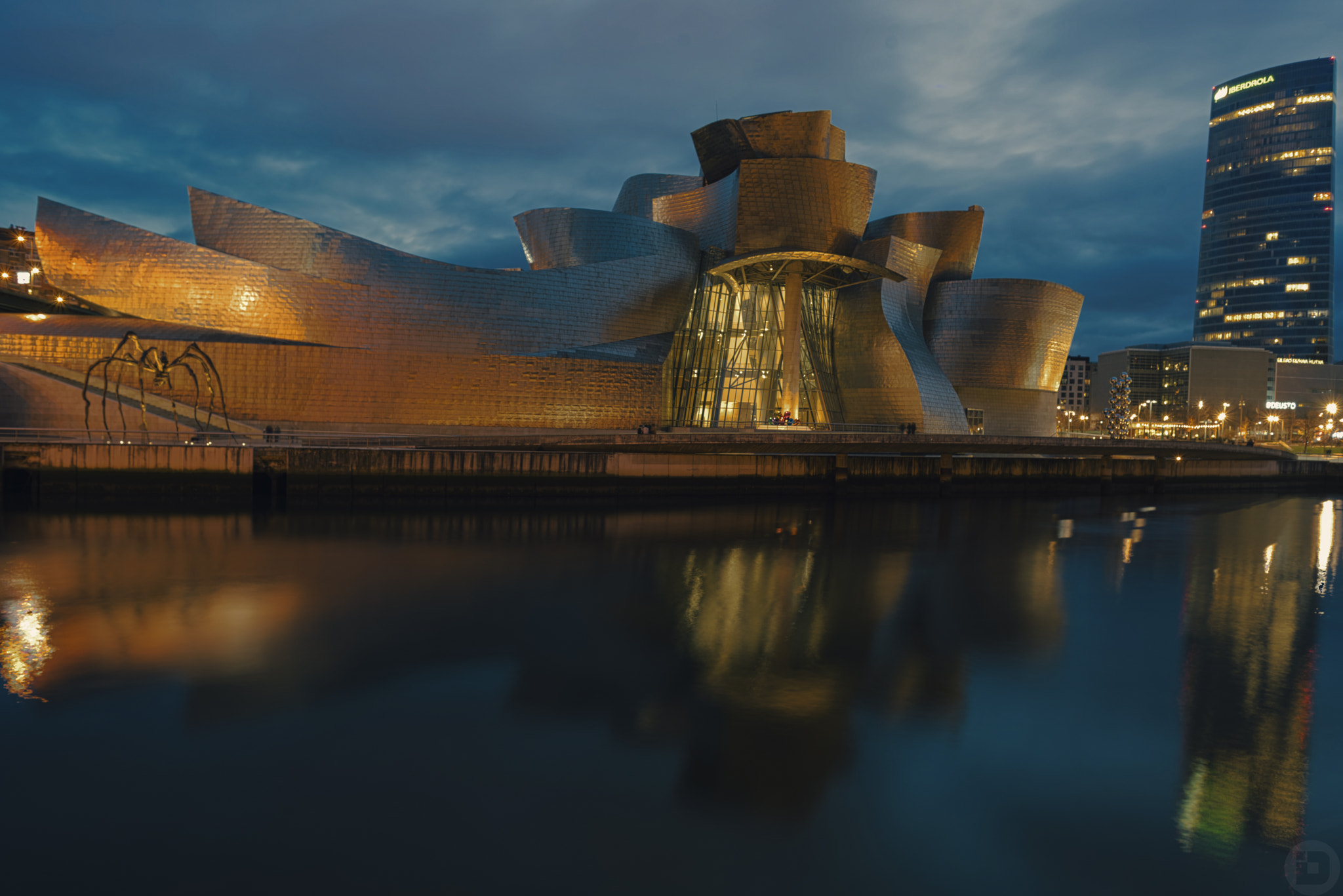 Nikon AF Nikkor 24mm F2.8D sample photo. Guggenheim al anochecer photography