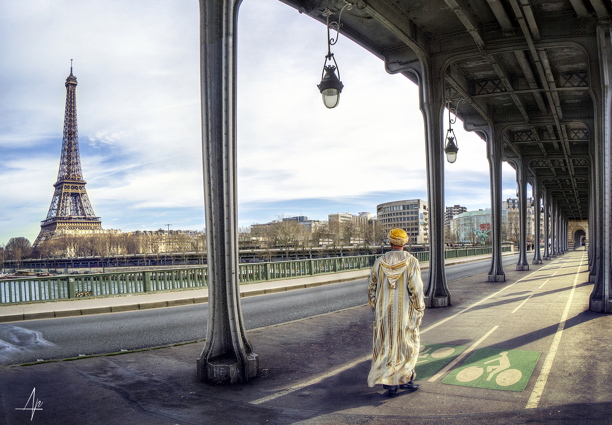 Sony a6000 + Sony E 10-18mm F4 OSS sample photo. Walking down the siene photography