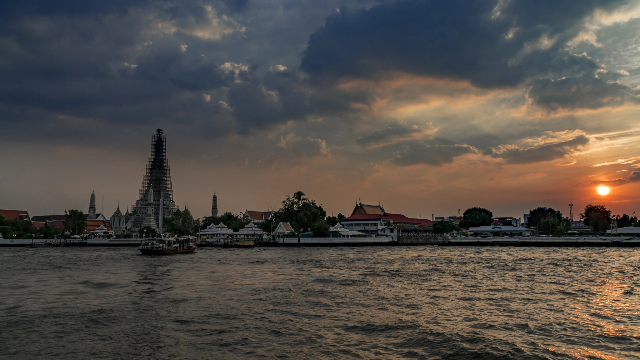 Tamron AF 28-105mm F4-5.6 [IF] sample photo. Temple of dawn at sunset photography