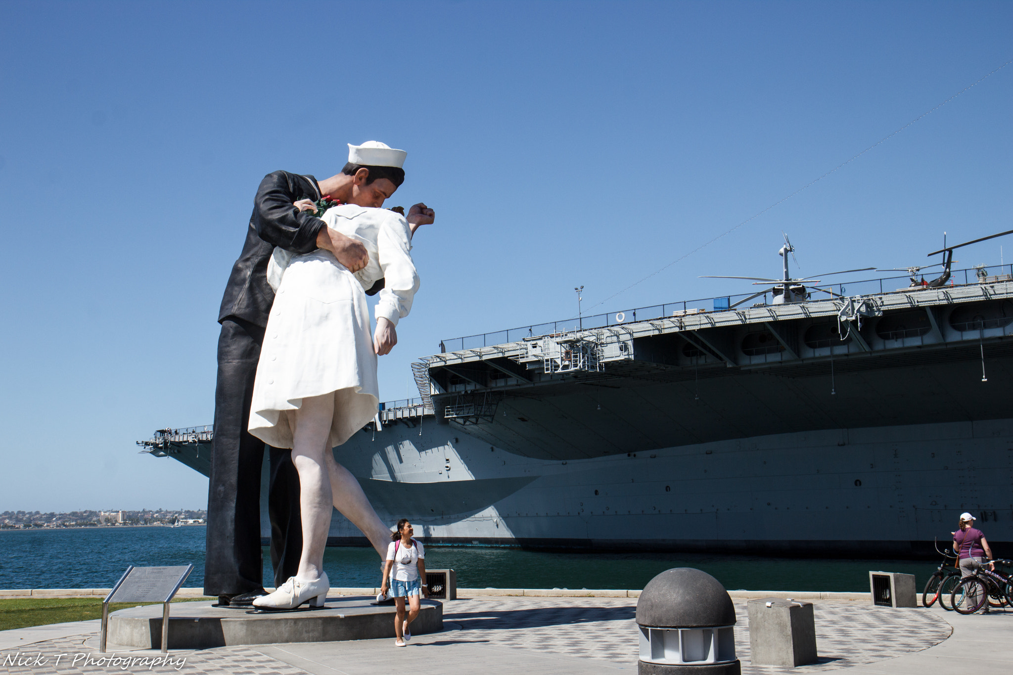 Canon EF-S 17-55mm F2.8 IS USM sample photo. Carrier and the kiss photography