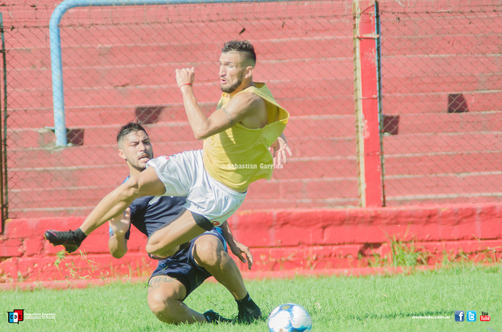 Nikon AF-Nikkor 80-200mm F2.8D ED sample photo. Español vs jugadores libres photography