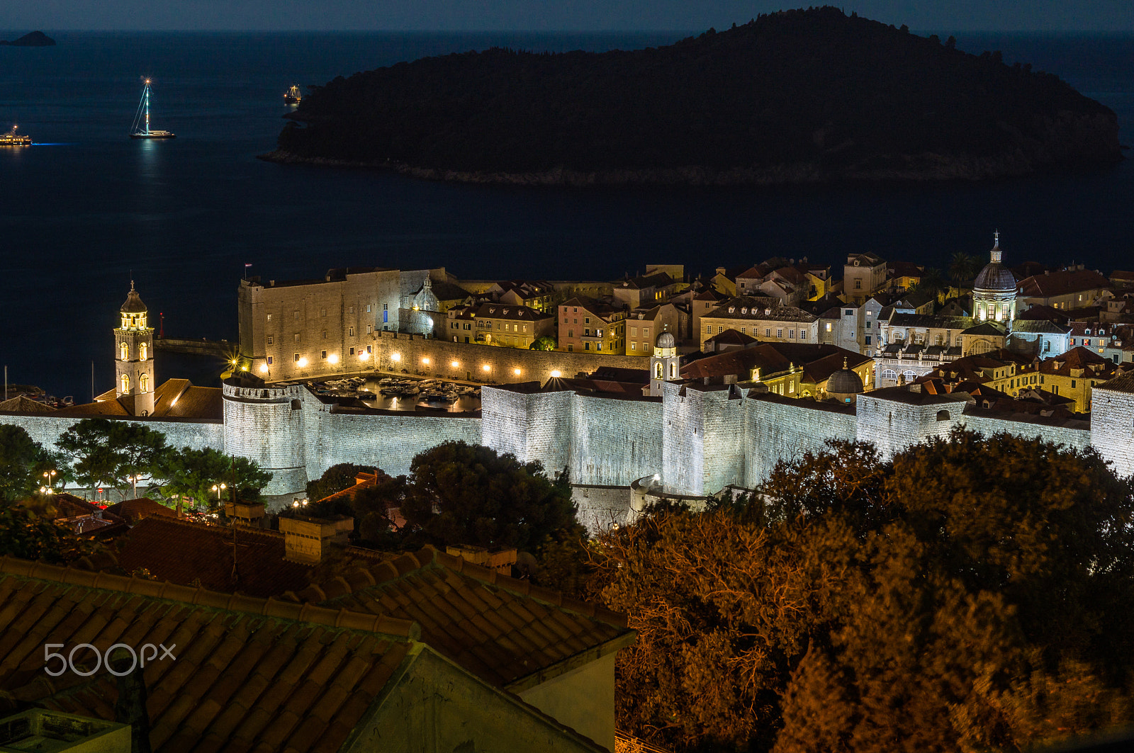 Sony SLT-A35 sample photo. Dubrovnik walls by night photography