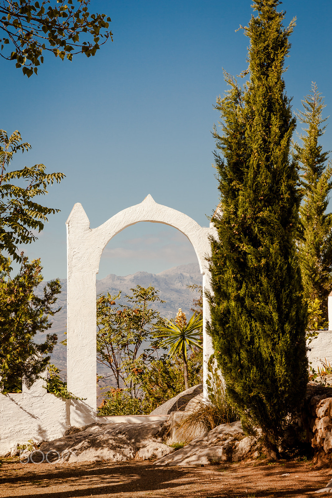 Canon EF 28-135mm F3.5-5.6 IS USM sample photo. View trough a archway photography