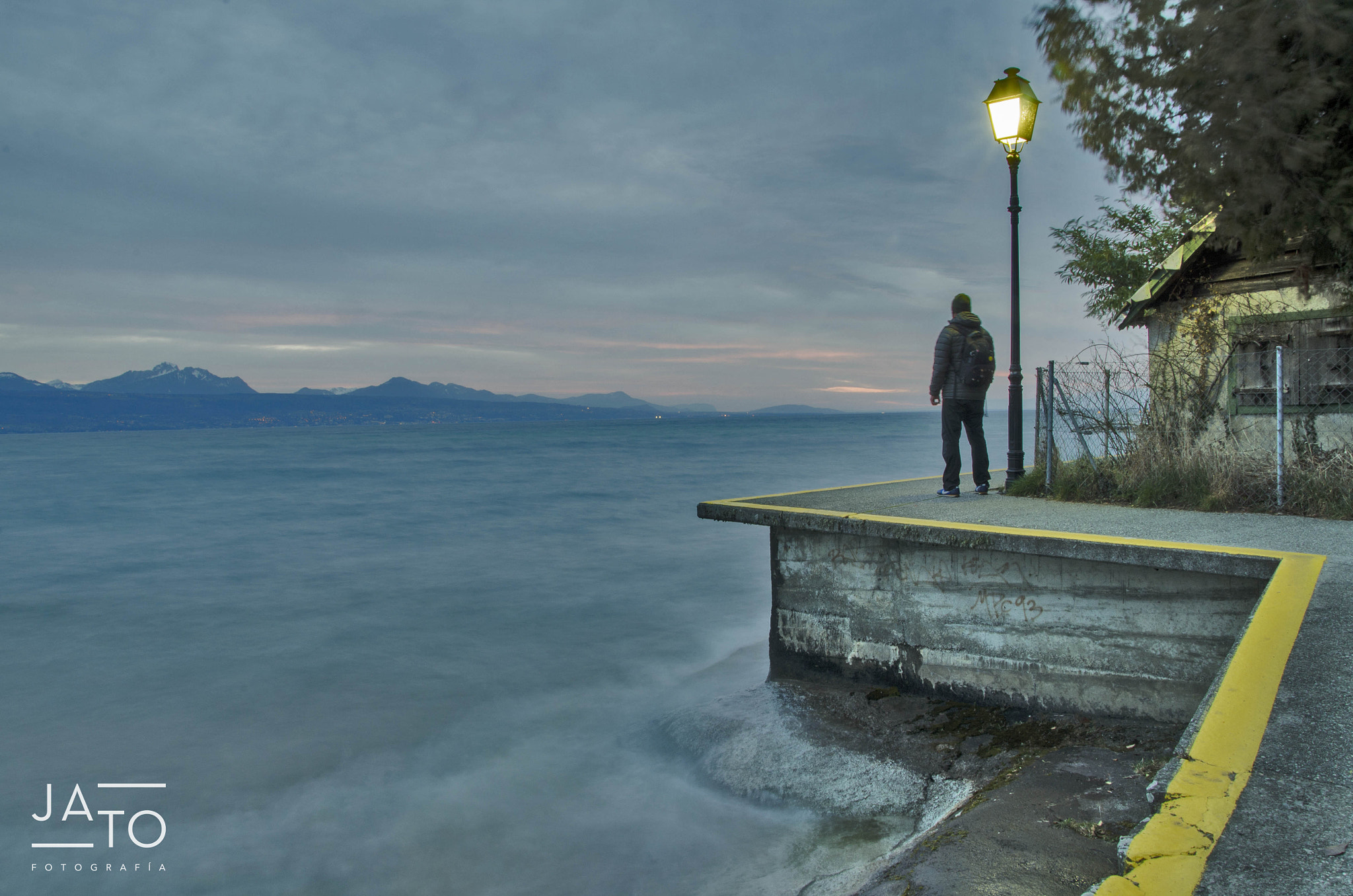 Nikon D5100 + Sigma 18-250mm F3.5-6.3 DC OS HSM sample photo. Lago leman photography