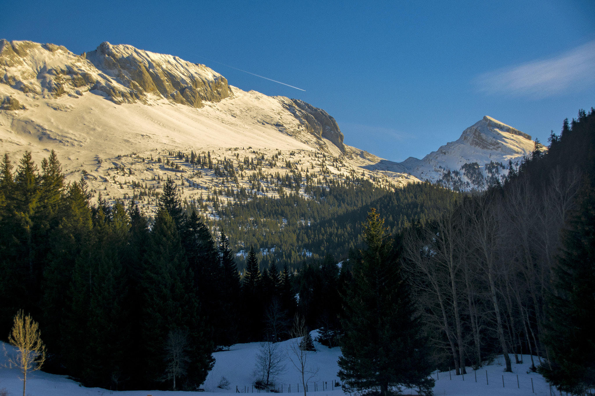 Sigma 18-250mm F3.5-6.3 DC Macro OS HSM sample photo. Sunset in alps photography