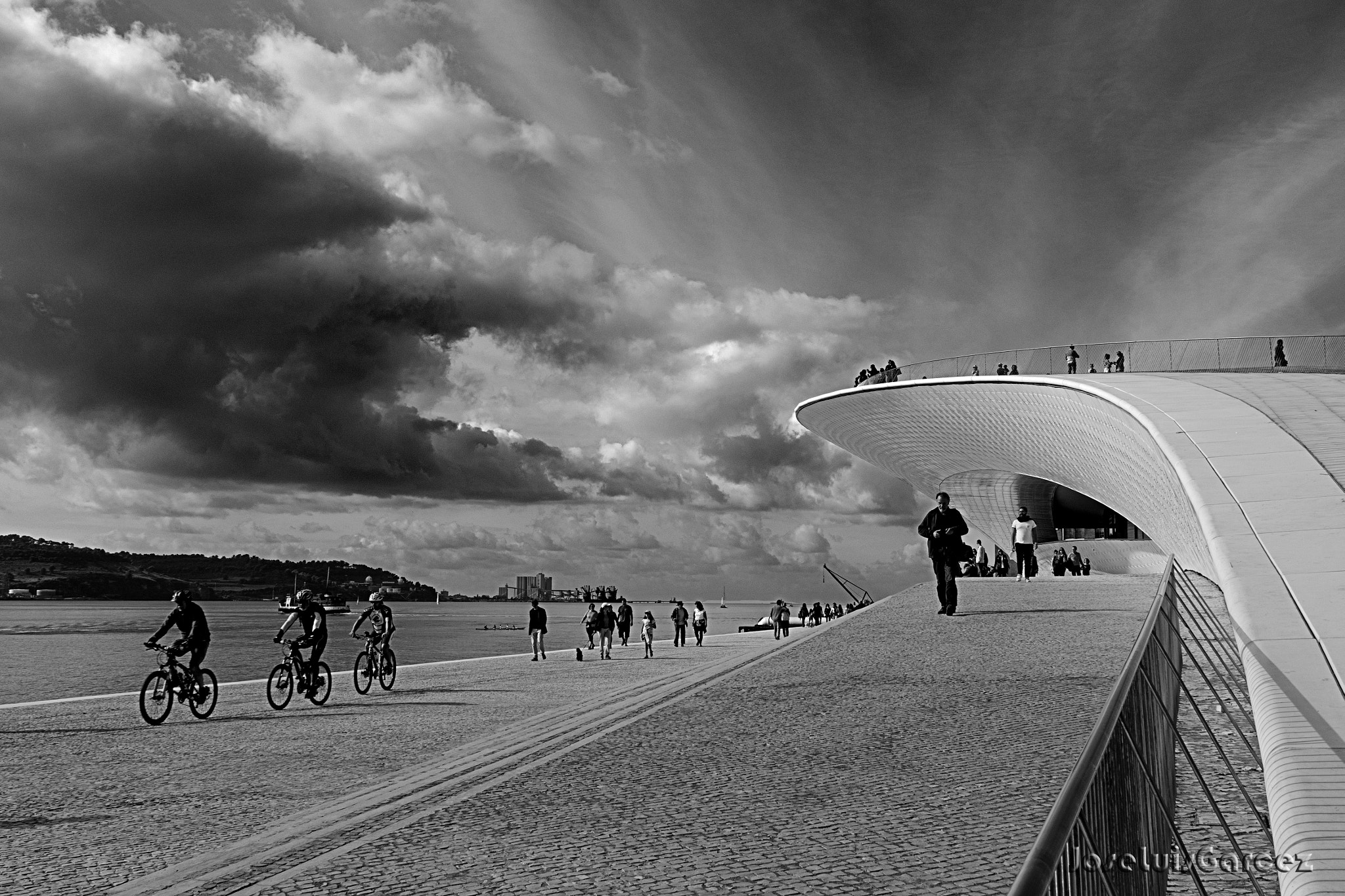 Nikon AF-S Nikkor 24-70mm F2.8G ED sample photo. Cycling photography
