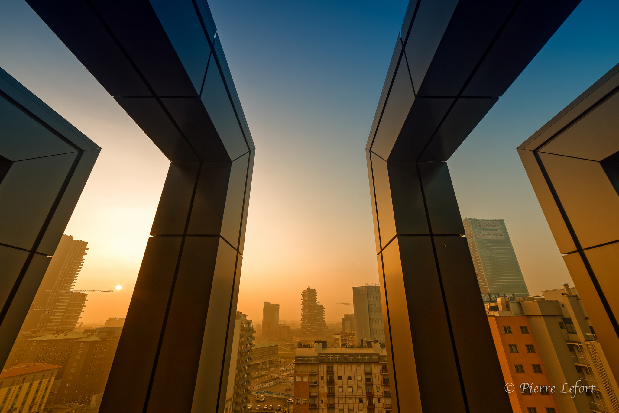 Samyang 14mm F2.8 ED AS IF UMC sample photo. Rooftop bar sunset photography