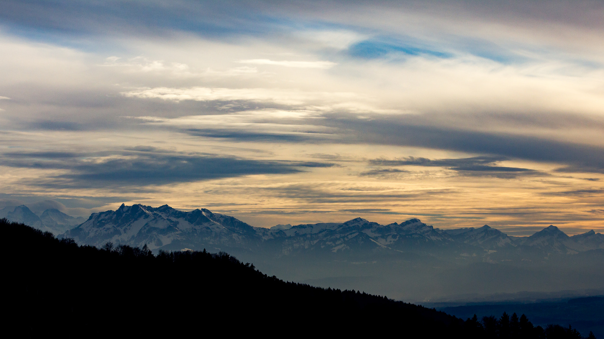 Canon EOS 550D (EOS Rebel T2i / EOS Kiss X4) + Tamron SP 35mm F1.8 Di VC USD sample photo. Sunset over the alps photography