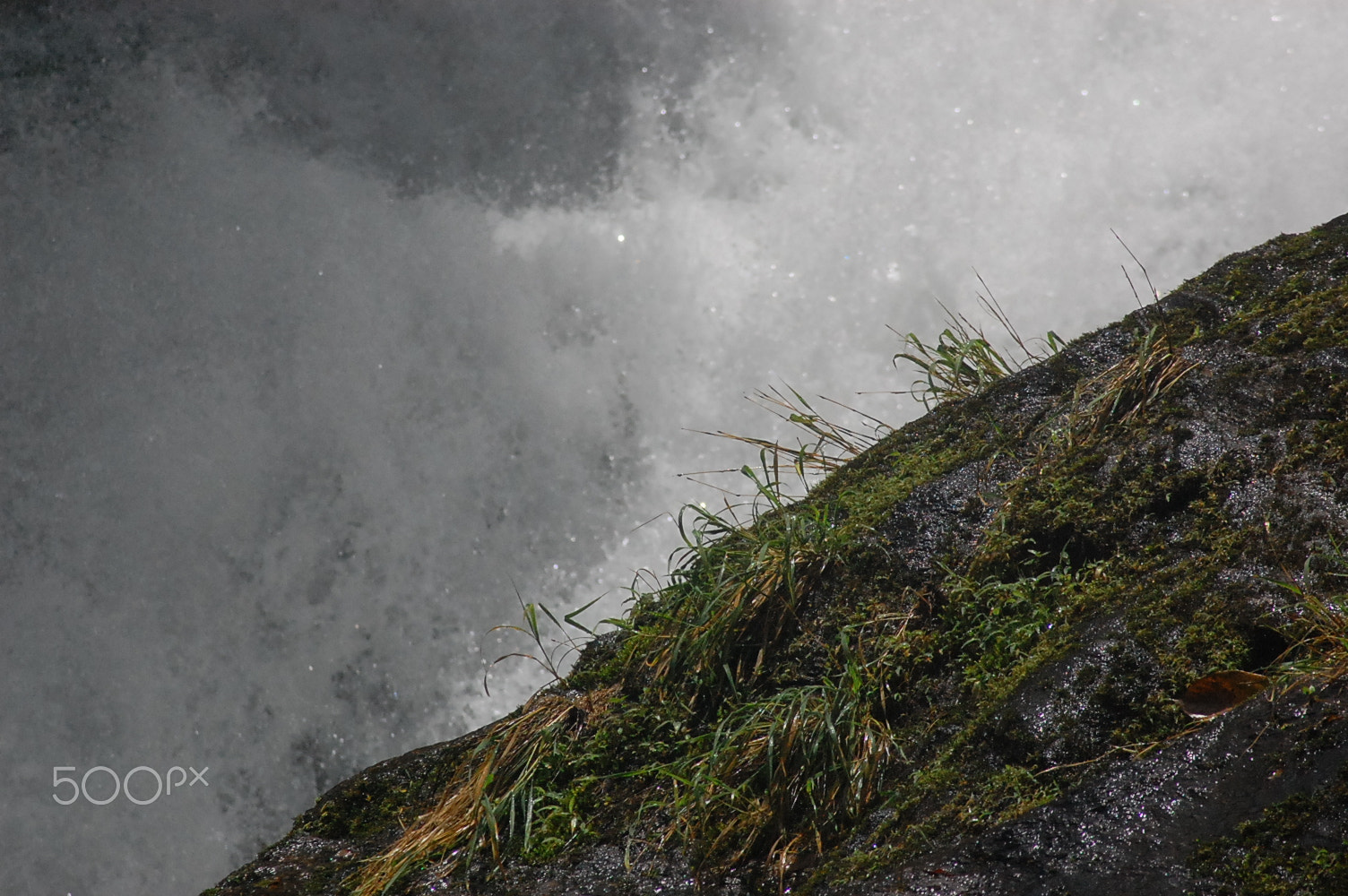 Nikon AF Nikkor 70-300mm F4-5.6G sample photo. Water stream splash photography