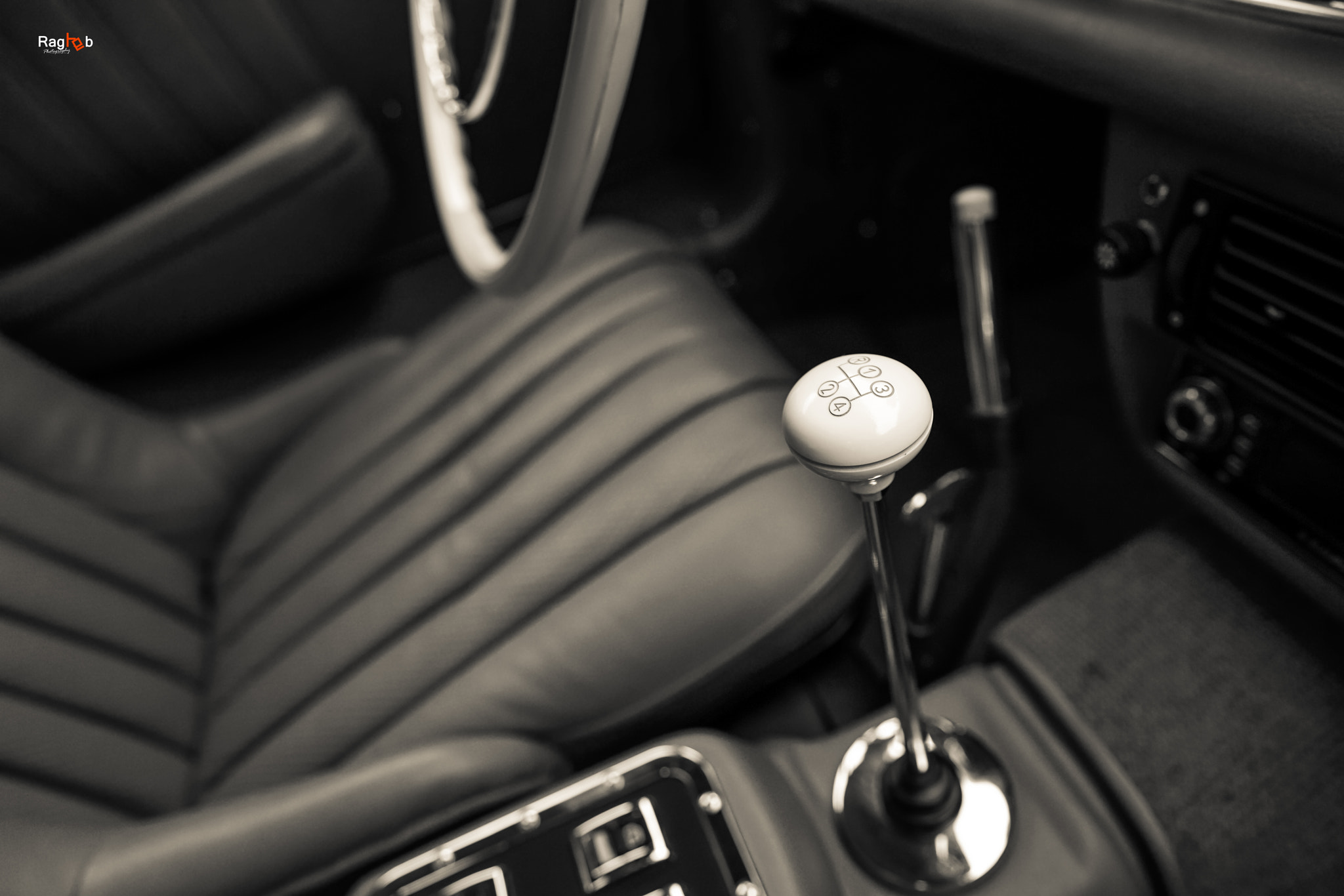Sony a7R II + ZEISS Batis 25mm F2 sample photo. Mercedes benz classic photography