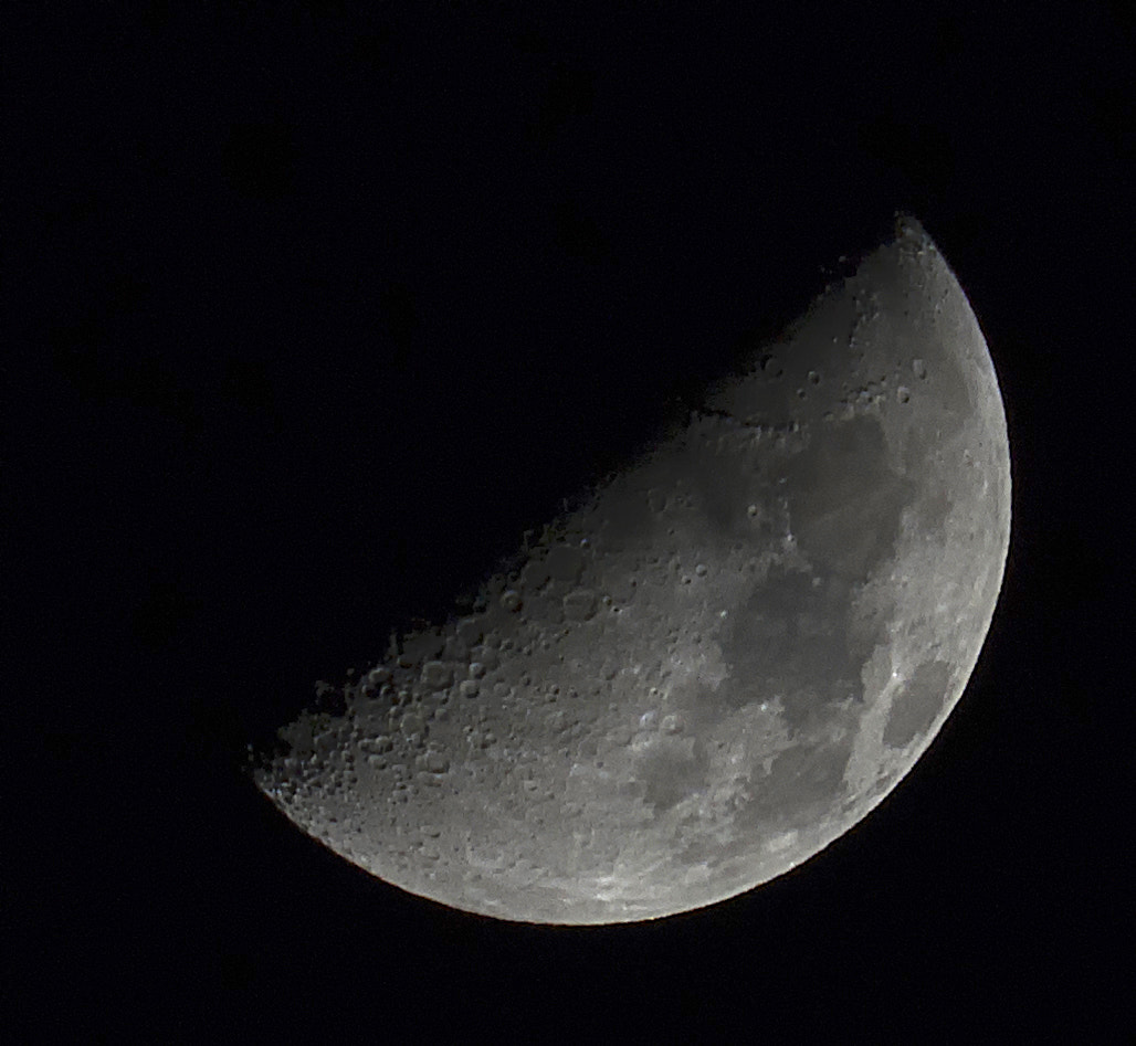 VR 70-300mm f/4-5.6G sample photo. Luna photography
