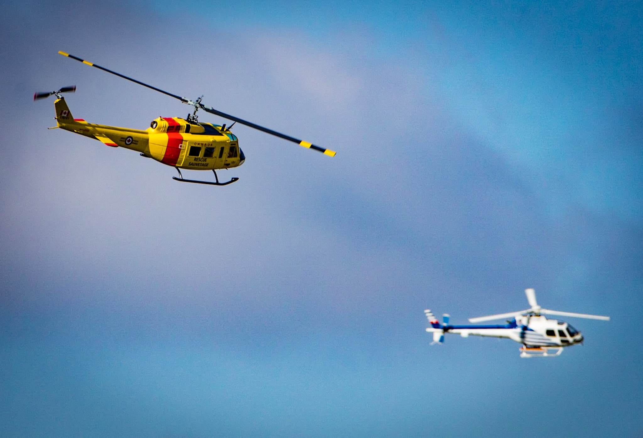 Canon EF 200-400mm F4L IS USM Extender 1.4x sample photo. Two modellhelicopters at the eskimomeeting photography