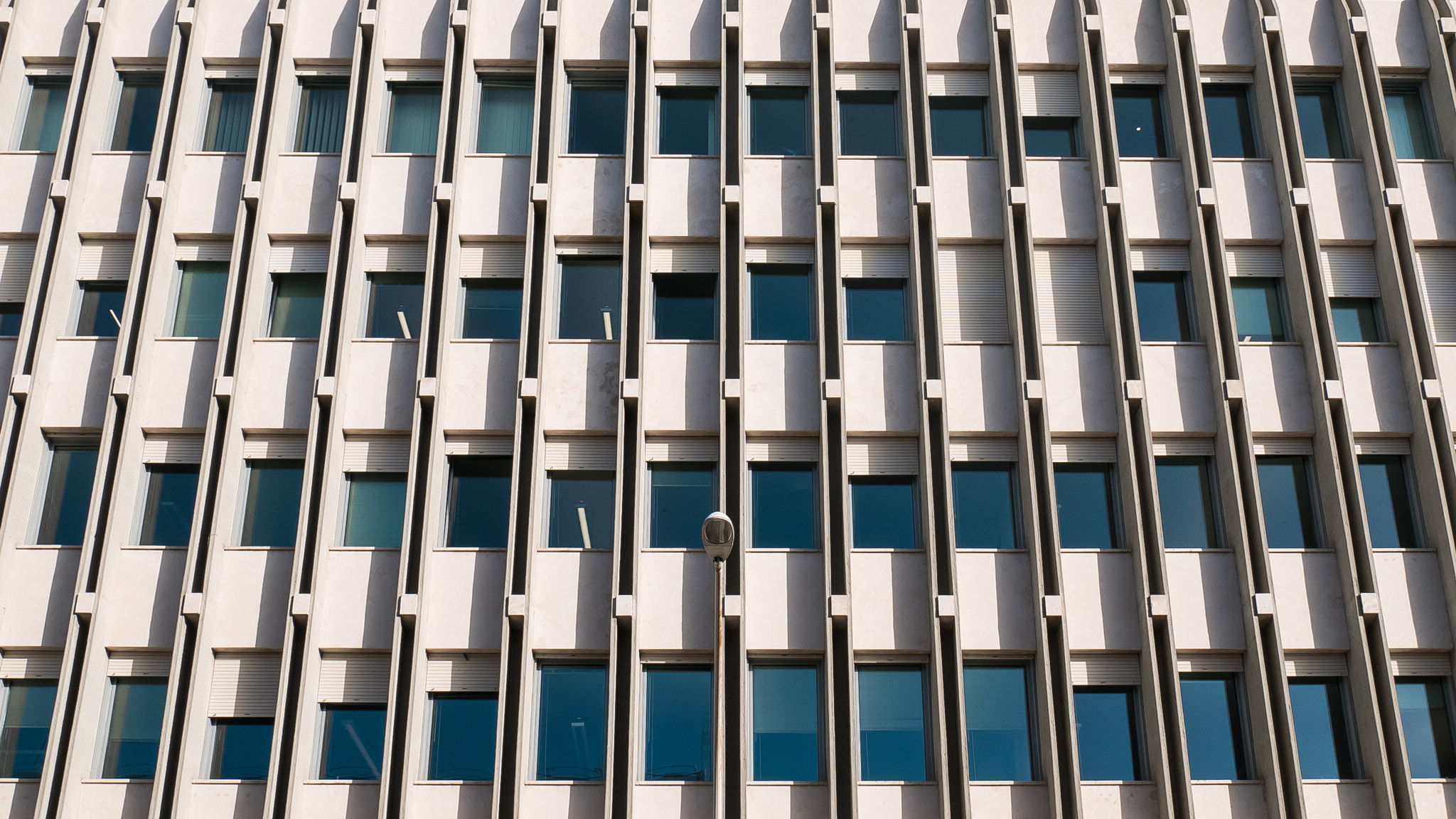 Panasonic Lumix DMC-GX85 (Lumix DMC-GX80 / Lumix DMC-GX7 Mark II) sample photo. Building, eur, roma photography
