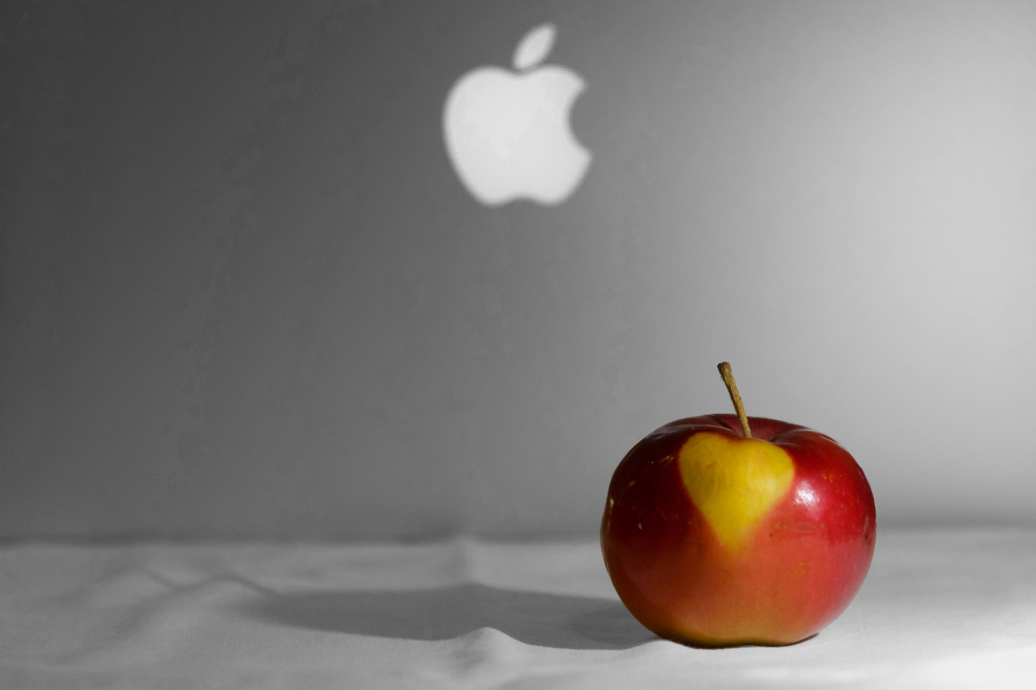 Canon EF 70-200mm F4L USM sample photo. Apple photography