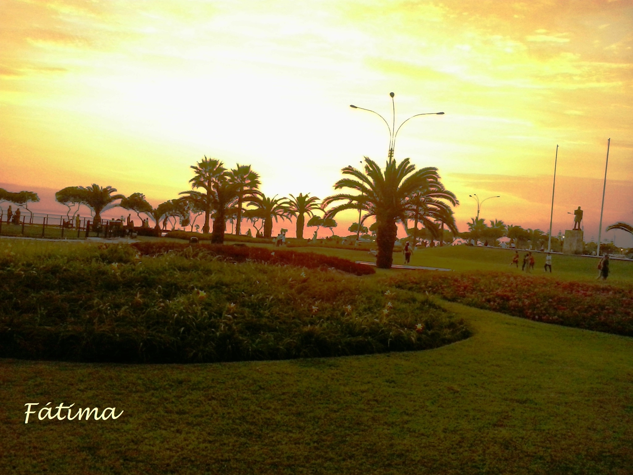 Samsung Galaxy Music Duos sample photo. Un atardecer amarillo photography