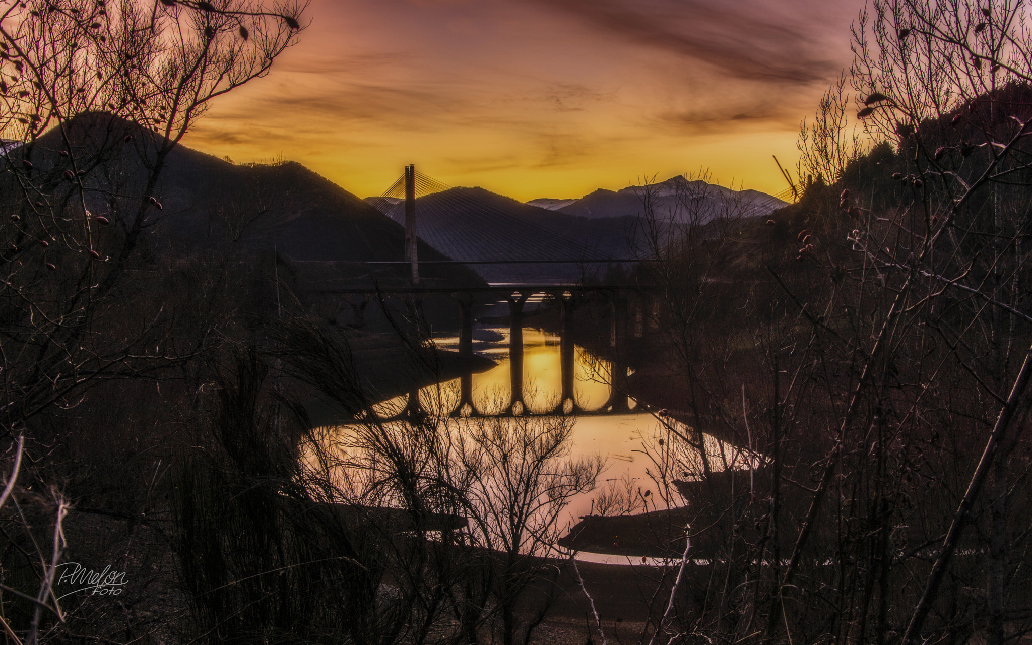 Sony SLT-A68 + Tamron 16-300mm F3.5-6.3 Di II VC PZD Macro sample photo. Atardecer en barrios de luna photography