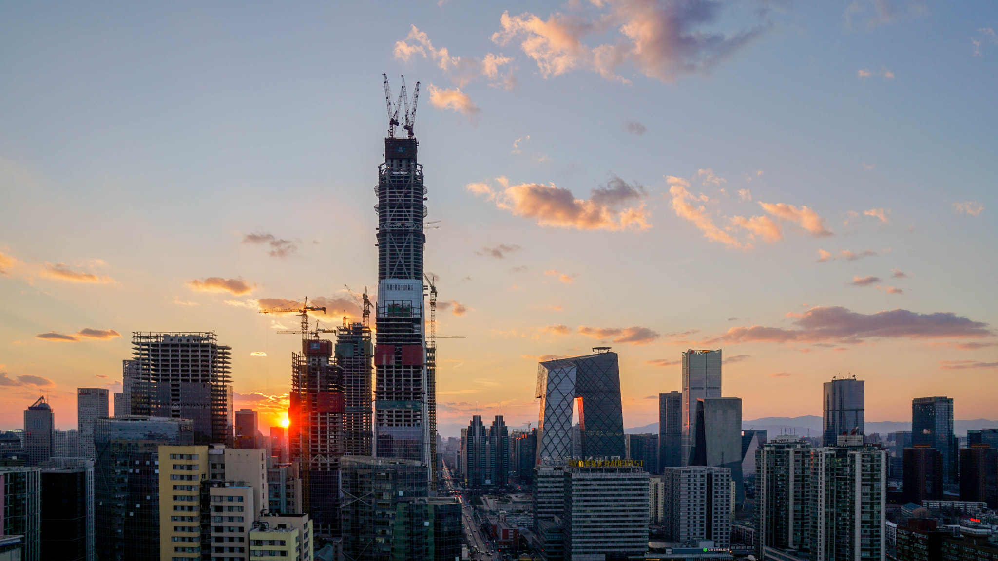 Sony a6300 + Sony Vario-Tessar T* E 16-70mm F4 ZA OSS sample photo. 中国尊 photography