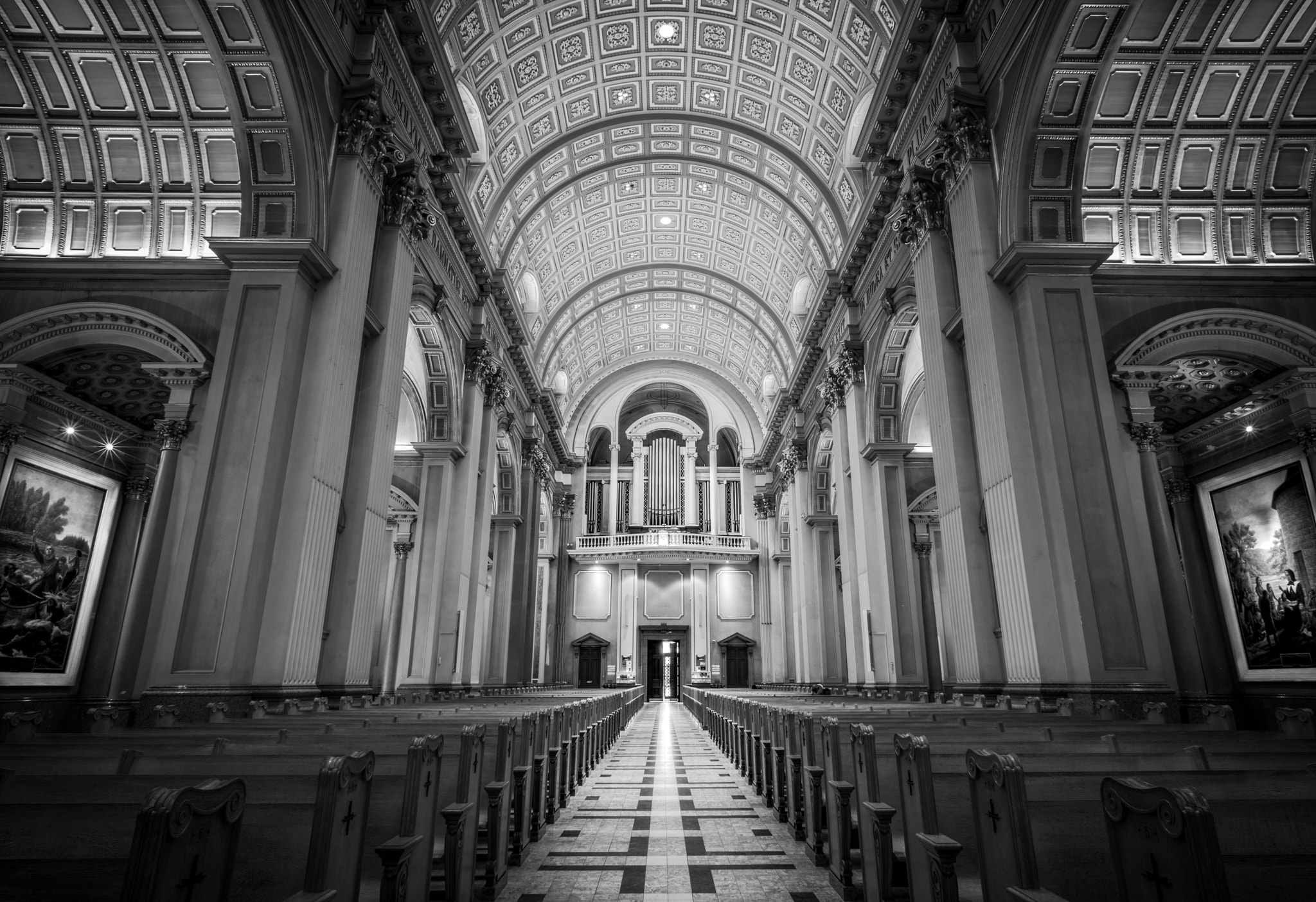 Nikon D800 + Nikon AF Nikkor 20mm F2.8D sample photo. Cathèdrale photography