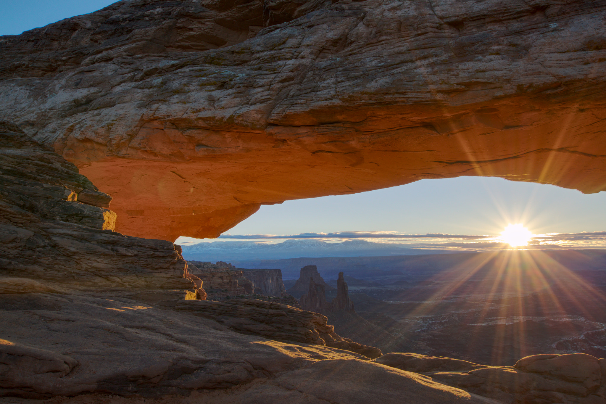 Canon EOS 500D (EOS Rebel T1i / EOS Kiss X3) + Sigma 10-20mm F3.5 EX DC HSM sample photo. Mesa arch sunrise hdr photography