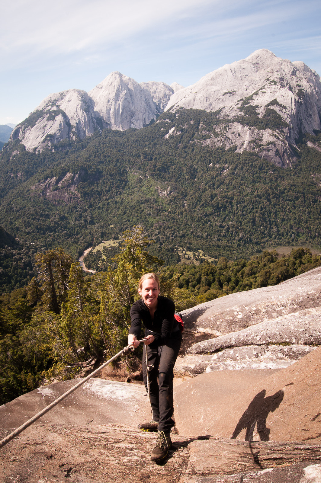 Nikon D90 sample photo. Jess climbing ropes photography