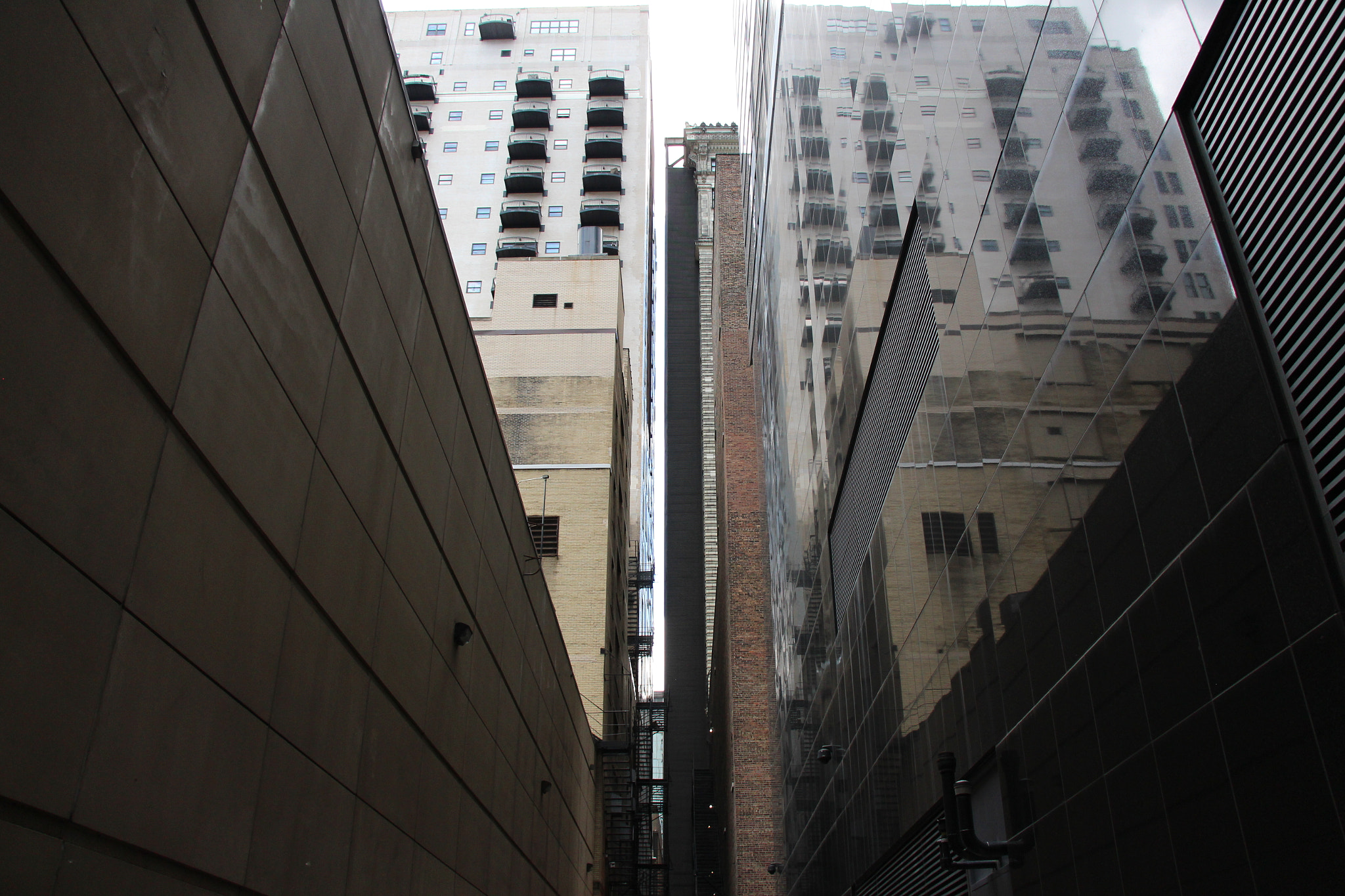 Canon EF 50mm f/1.8 sample photo. Glass skyline photography