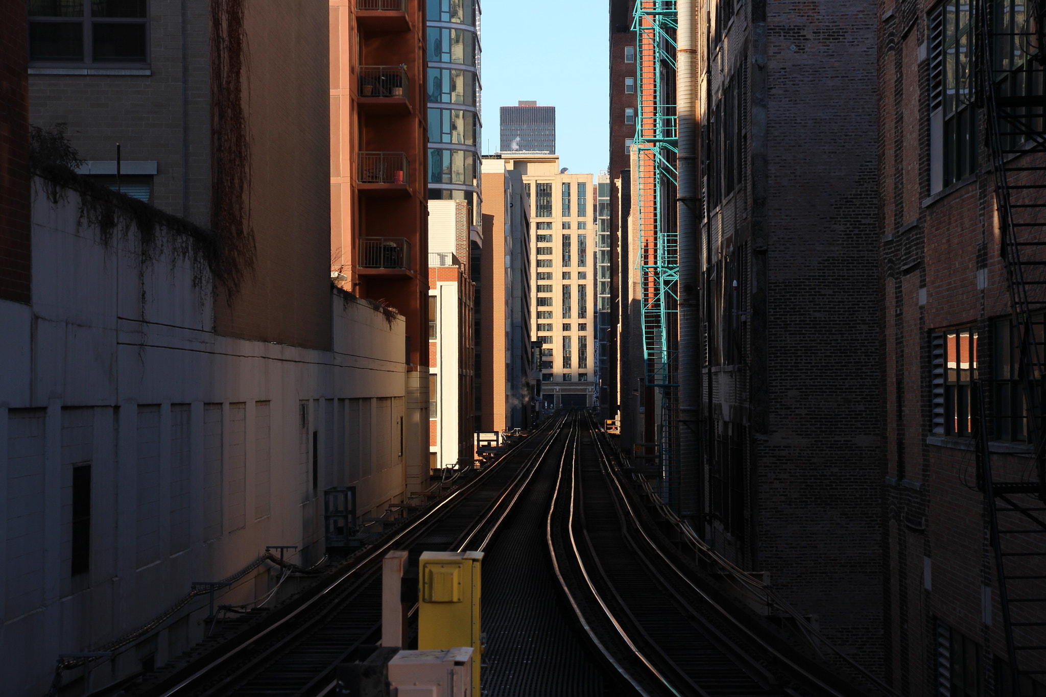 Canon EOS 650D (EOS Rebel T4i / EOS Kiss X6i) + Canon EF 50mm f/1.8 sample photo. City rail photography