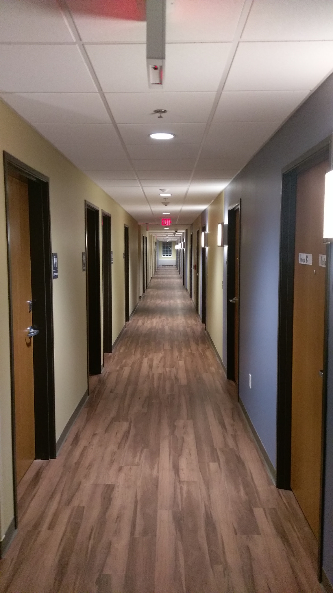 HTC ONE A9 sample photo. First attempt - dormitory hallway photography