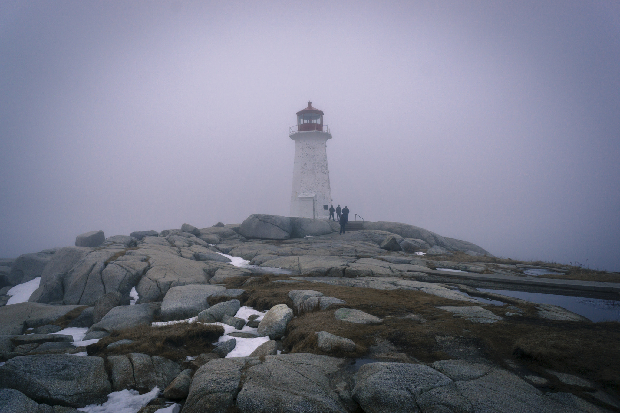 Sony a6000 + Sony E 16mm F2.8 sample photo. Lighthouse and sightseers  photography