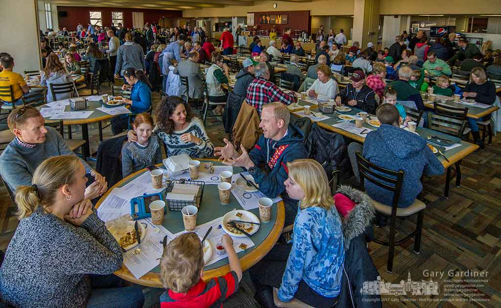 Tokina AT-X Pro 12-24mm F4 (IF) DX sample photo. Rotary fish fry family photography