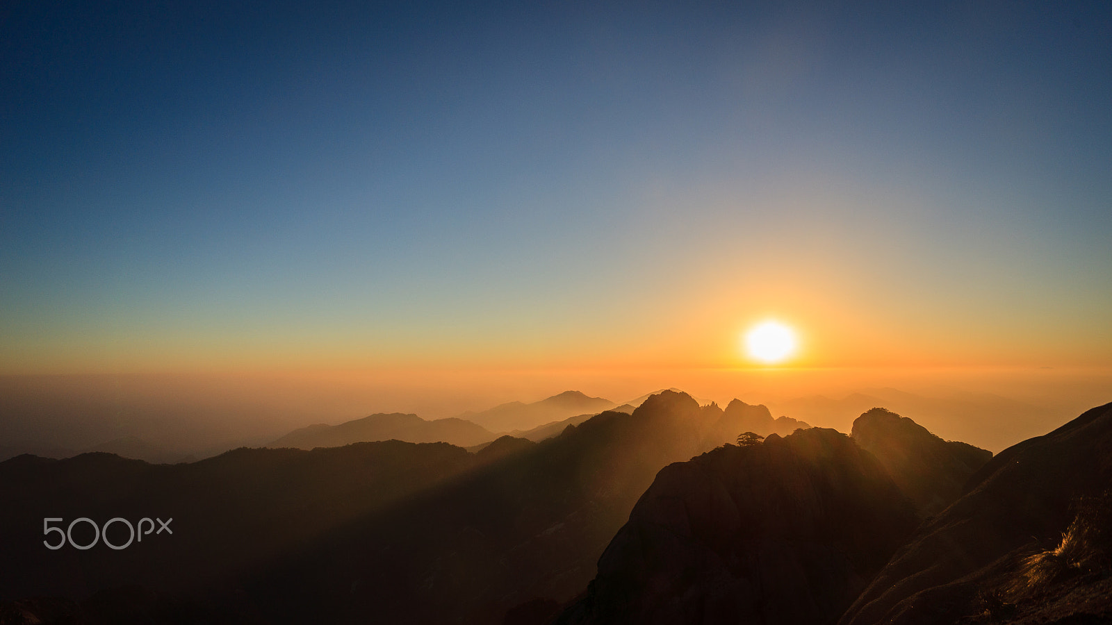 Sony Alpha NEX-5N + Sony E 16mm F2.8 sample photo. Sunset and sunrise in huangshan china photography