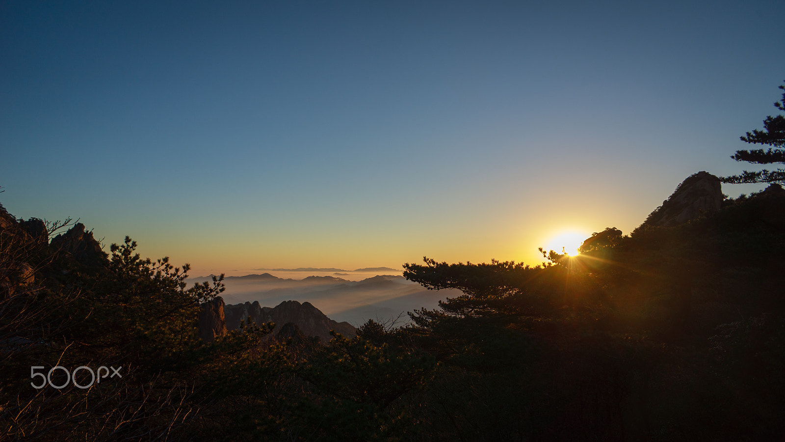 Sony Alpha NEX-5N + Sony E 16mm F2.8 sample photo. Sunset and sunrise in huangshan china photography