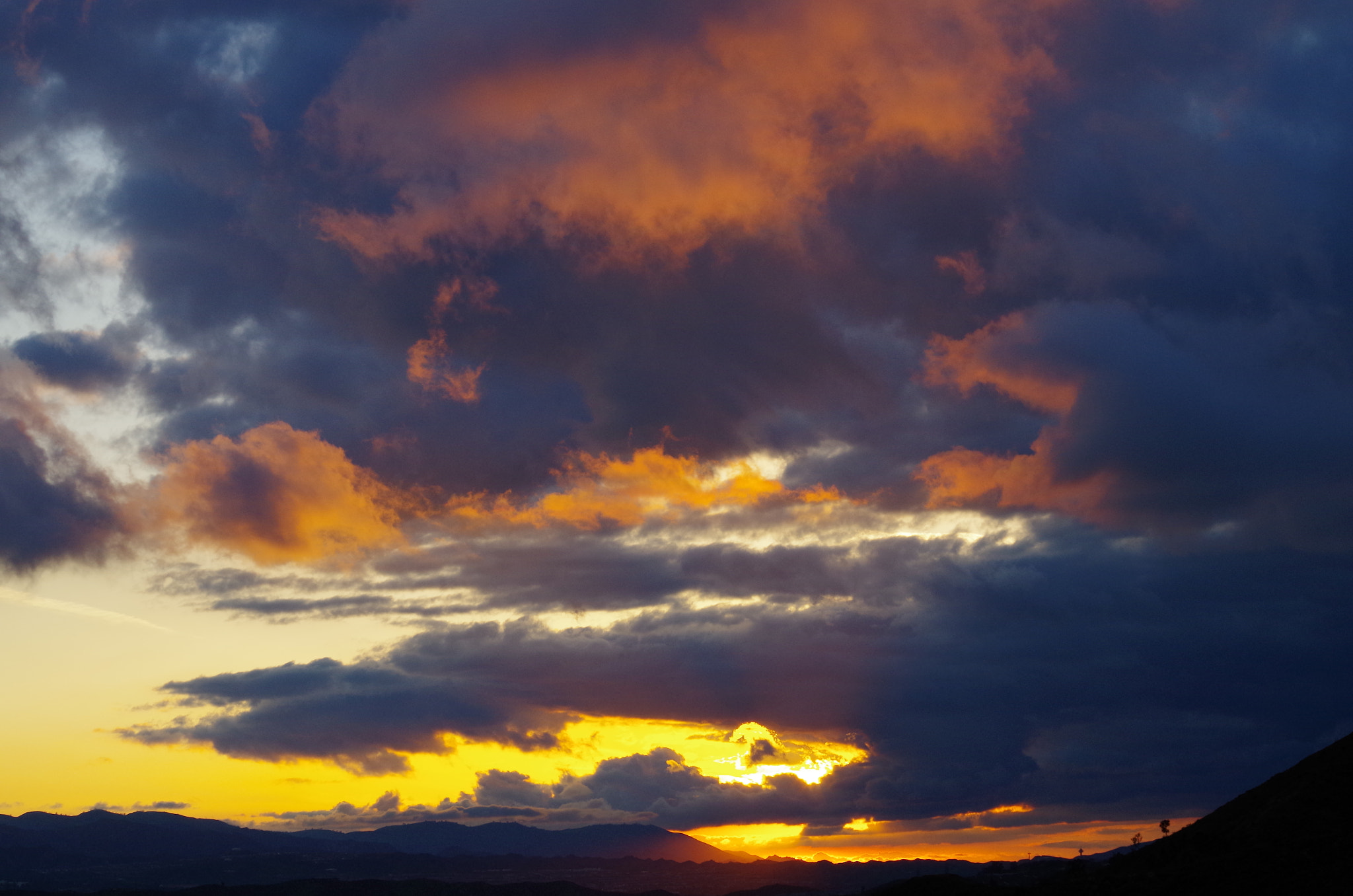 Pentax K-50 + smc Pentax-DA L 50-200mm F4-5.6 ED WR sample photo. Sunset over canyon country photography