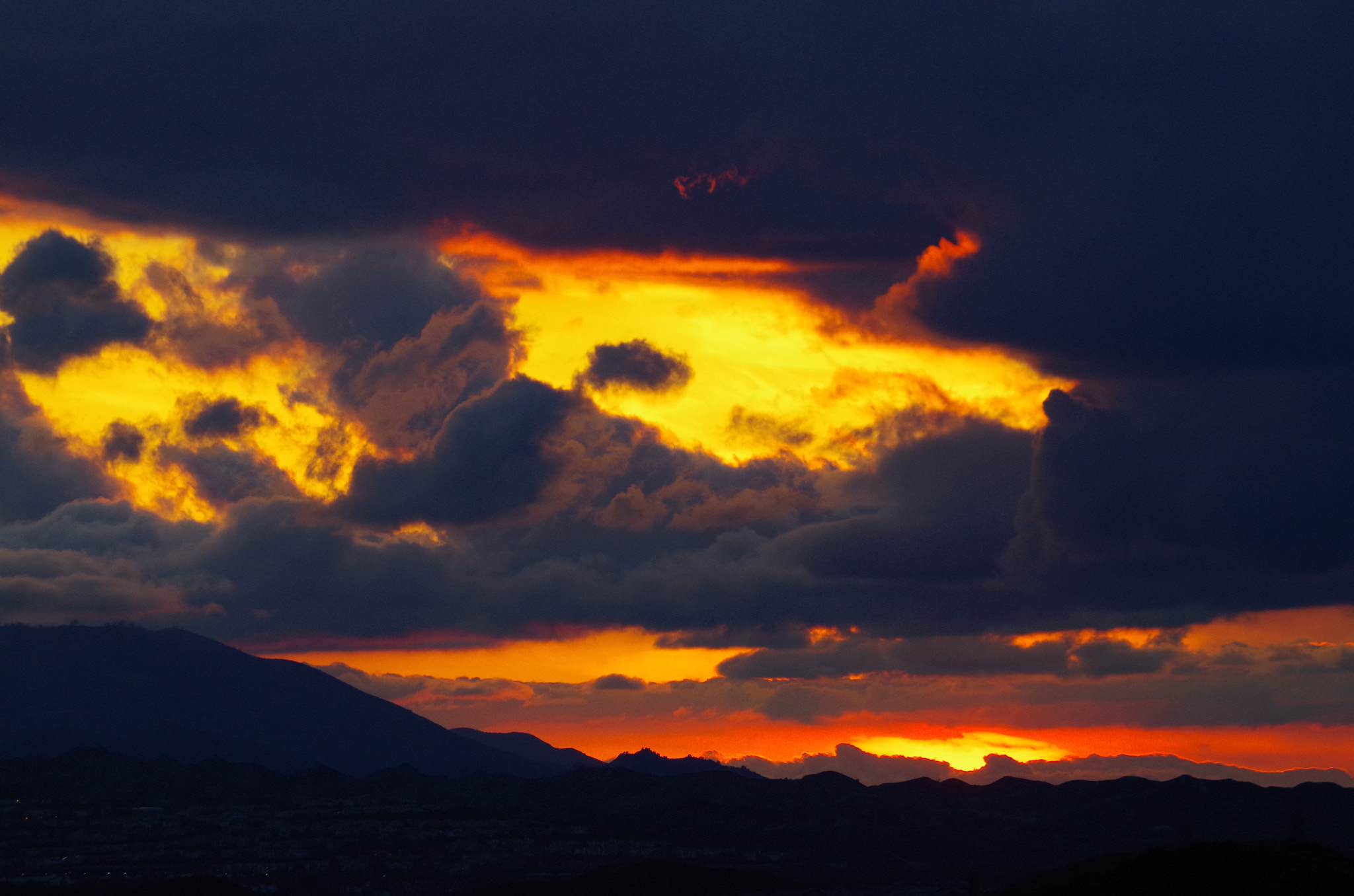 Pentax K-50 + smc Pentax-DA L 50-200mm F4-5.6 ED WR sample photo. Sunset over canyon country photography