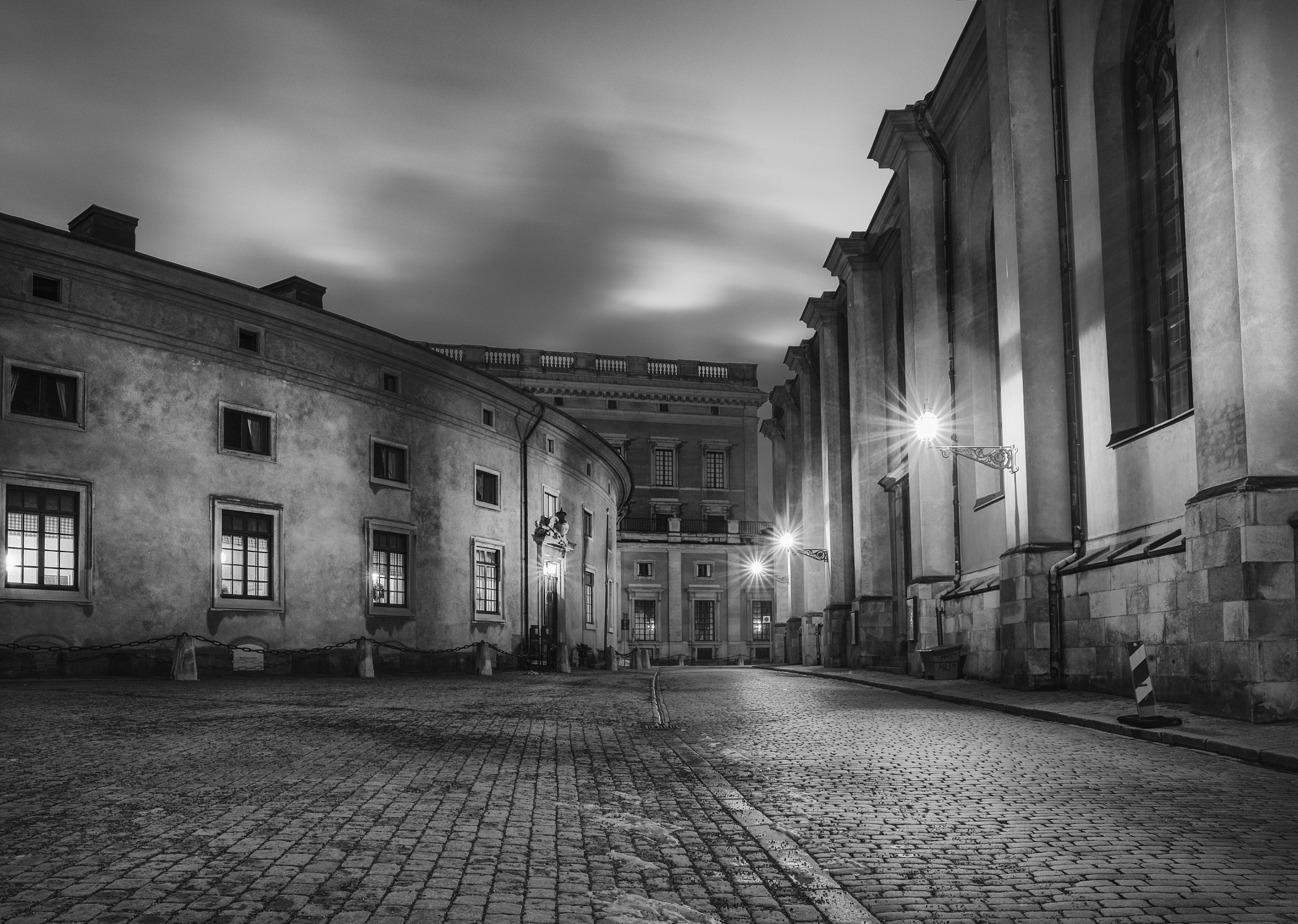 Fujifilm X-Pro1 + Fujifilm XF 16mm F1.4 R WR sample photo. Ghosts of the royal palace photography