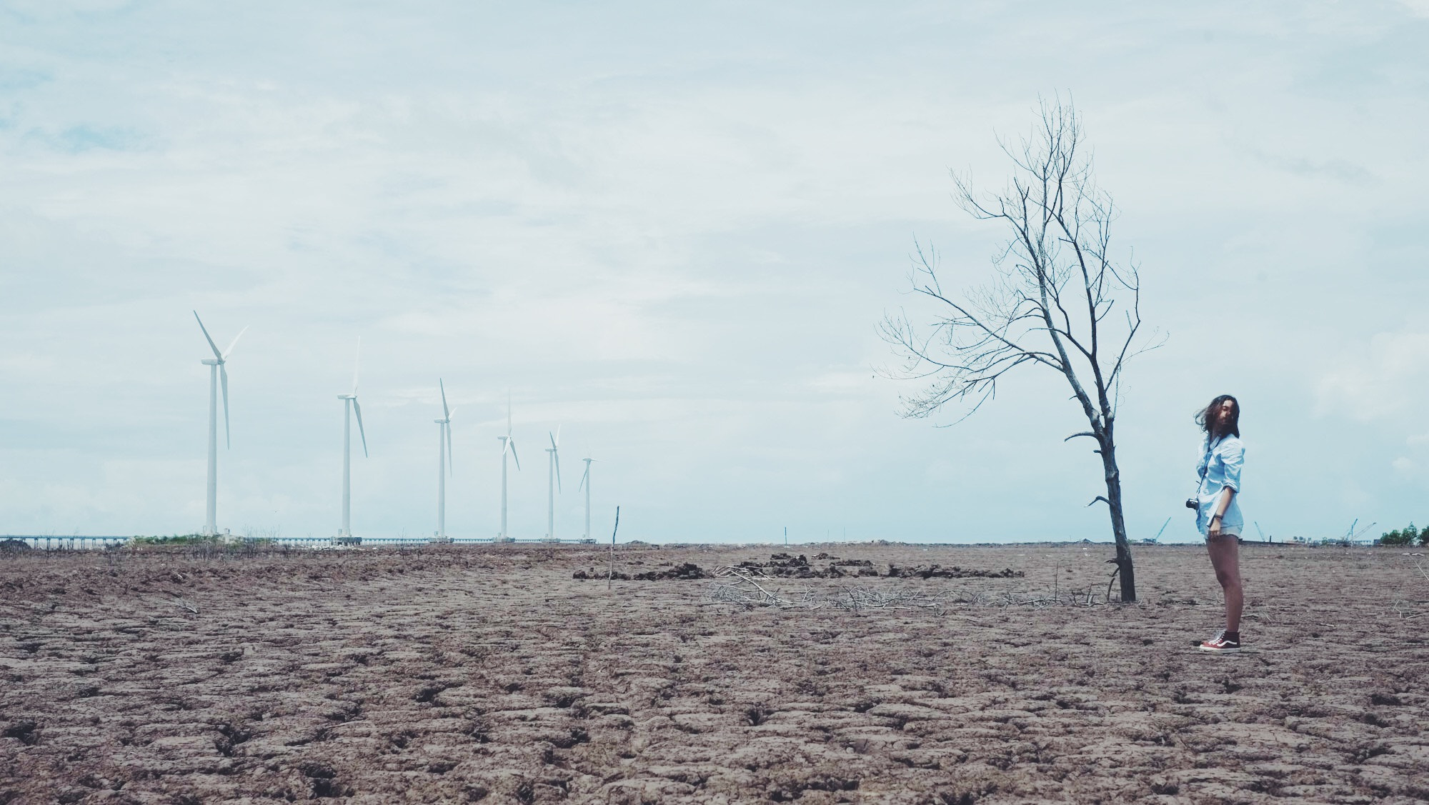Fujifilm X-Pro1 + Fujifilm XF 35mm F1.4 R sample photo. The field was dry just enough to step on photography