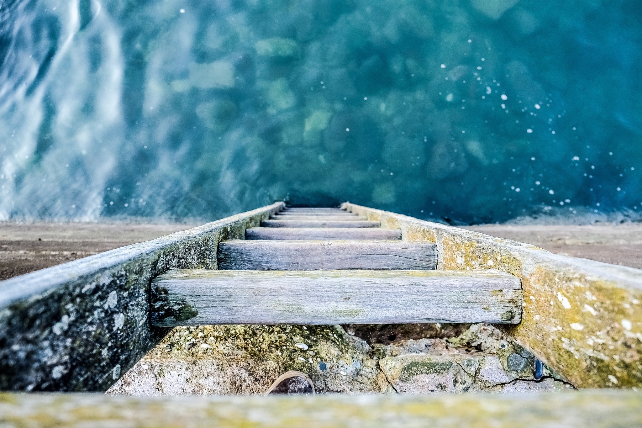 Fujifilm X-E2S + Fujifilm XF 18-55mm F2.8-4 R LM OIS sample photo. Sea ladders... photography