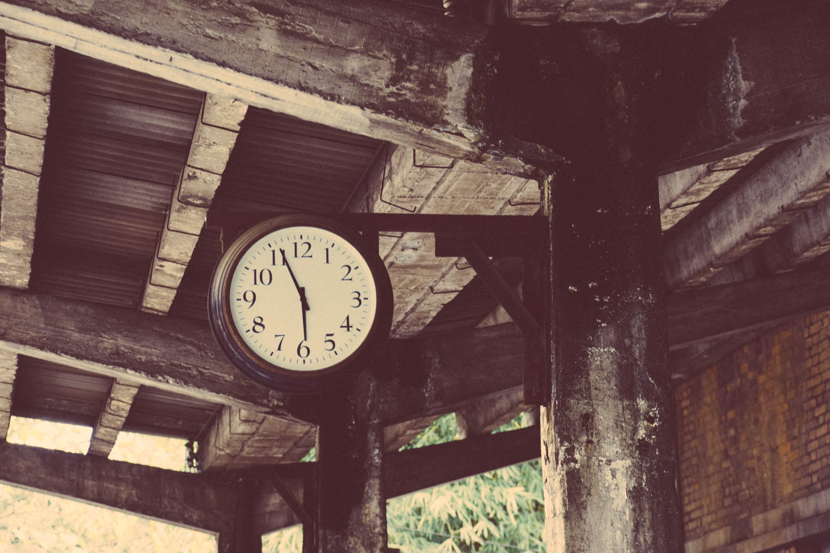 Nikon D7200 sample photo. Woods&clock photography